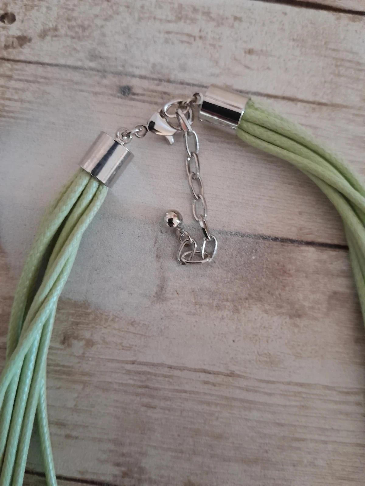 Hangende ketting in bohemien en etnisch chique stijl, lichtgroen – photo 3